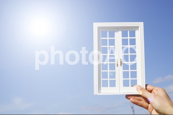 青空と白い扉 青空と白い扉の写真