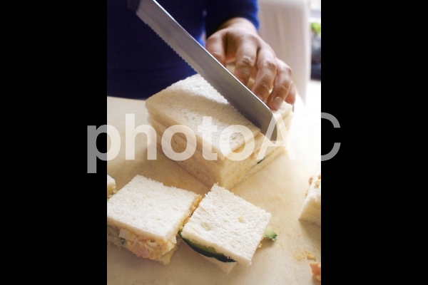 サンドイッチ作り サンドイッチ作りの写真