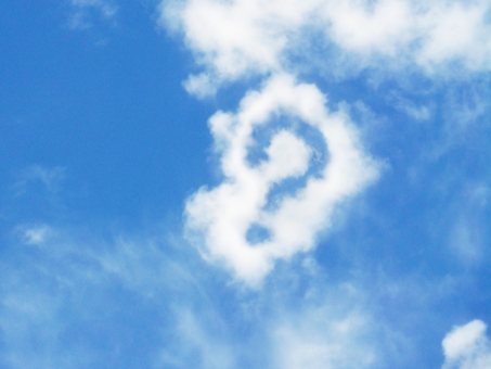 空 雲 青空 ハテナ はてな ? 疑問 疑問符 ハテナマーク はてなマーク 何故 なぞ 謎 不思議 クエスチョン クエスチョンマーク Q&A 質問 問い 問題 バナー ポップ 見出し 自然 考え中 思考中 考え 思考 バック 背景