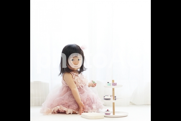 ケーキツリーと女の子 ケーキツリーと女の子の写真