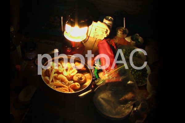 アウトドア夜の料理 アウトドア夜の料理の写真