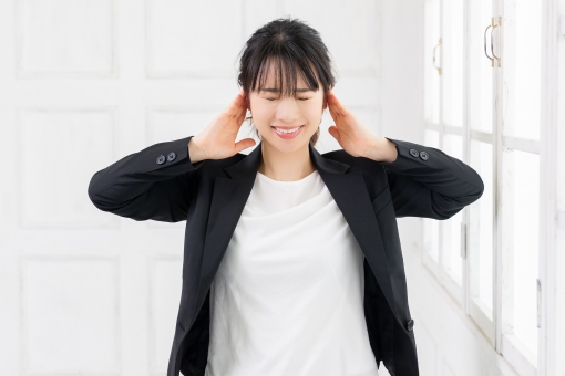 耳を塞ぐの写真素材 写真素材なら 写真ac 無料 フリー ダウンロードok