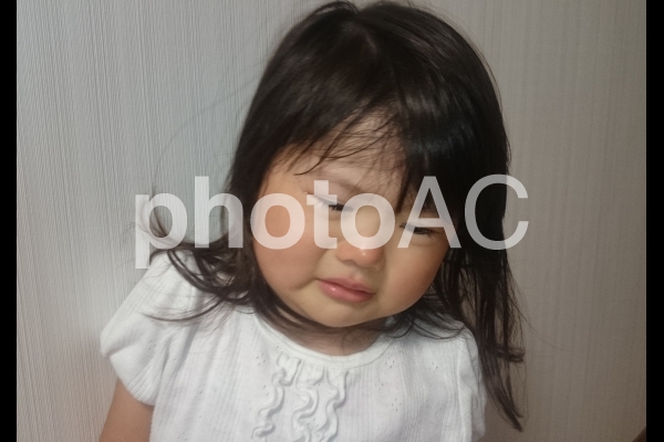子供の泣き顔 子供の泣き顔の写真