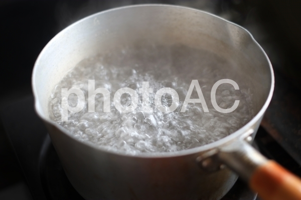 お湯が沸騰する お湯が沸騰するの写真