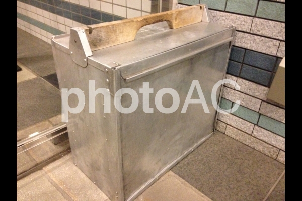 出前岡持ち 出前岡持ちの写真