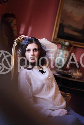 アンティーク調な椅子に座る女性9 No 写真素材なら 写真ac 無料 フリー ダウンロードok