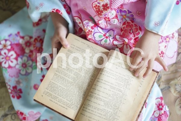 子どもの手 子どもの手の写真