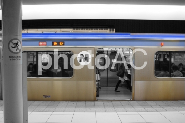 みなとみらい線 No 730904｜写真素材なら「写真AC」無料（フリー）ダウンロードOK