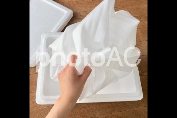 緩衝材 取り出す ゴミ 緩衝材 取り出す ゴミの写真