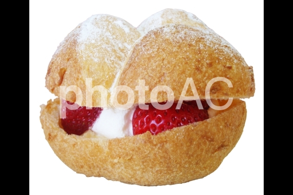 苺のシュークリーム 苺のシュークリームの写真