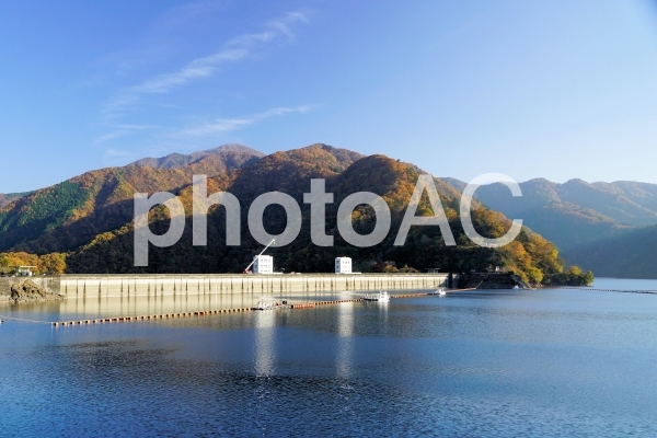 奥多摩湖と小河内ダム 奥多摩湖と小河内ダムの写真