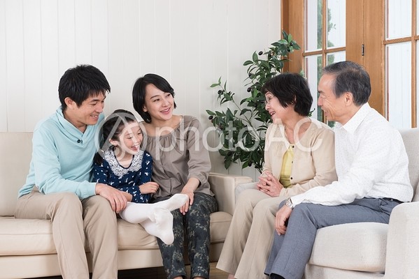 語らう三世代家族1 語らう三世代家族1の写真