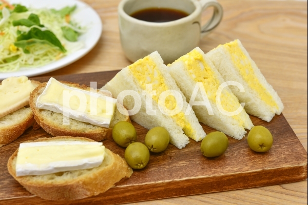 たまごサンドとチーズパン たまごサンドとチーズパンの写真