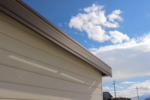 プレハブの車庫・倉庫の写真