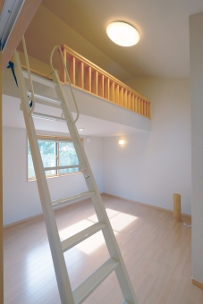 住宅 家 住まい 間取り ロフト インテリア 設計 建築 プラン 子ども部屋 縦位置 余白