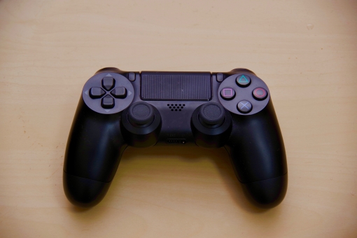 ゲームコントローラーの写真素材 写真素材なら 写真ac 無料 フリー ダウンロードok