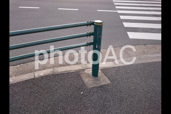 ガードレールと横断歩道 No 9245 写真素材なら 写真ac 無料 フリー ダウンロードok