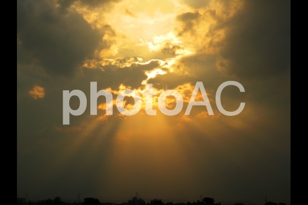 雲間からの光 雲間からの光の写真