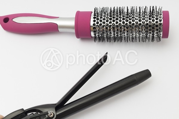 ブラシとアイロン1 ブラシとアイロン1の写真