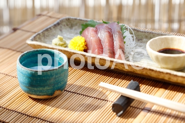 日本酒とお刺身5 日本酒とお刺身5の写真