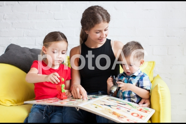 子どもと遊ぶベビーシッター40 子どもと遊ぶベビーシッター40の写真