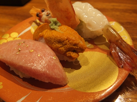 豪華な回転寿司の3点盛り!02