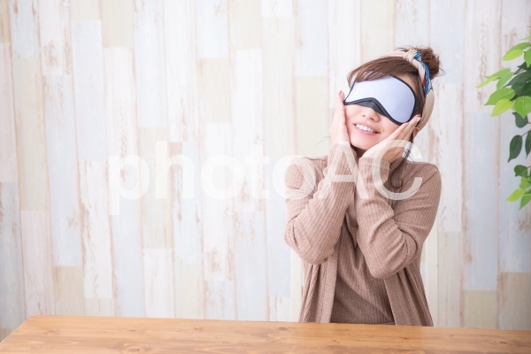 ルームウェアの女性 ルームウェアの女性の写真