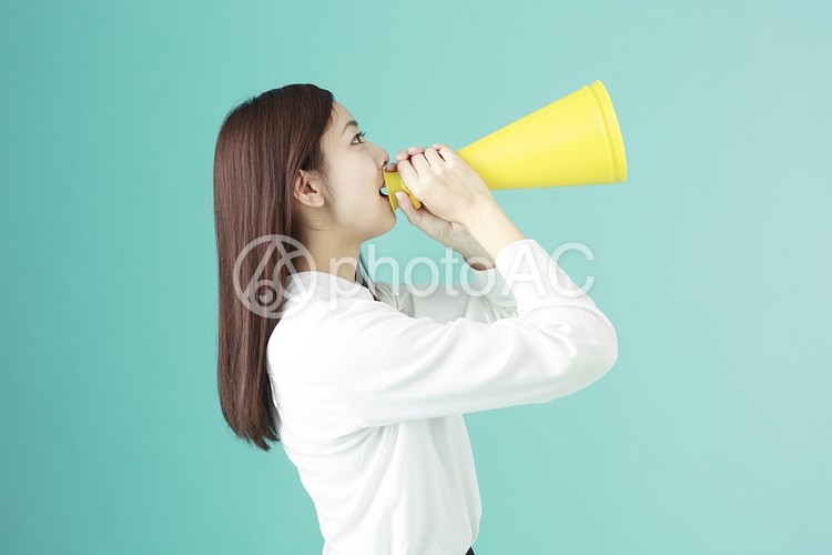 メガホンで応援する女性1 No 写真素材なら 写真ac 無料 フリー ダウンロードok