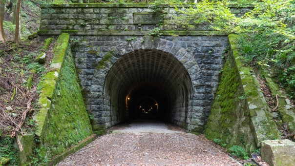 トンネルの写真素材 写真素材なら 写真ac 無料 フリー ダウンロードok