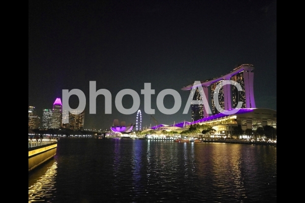 シンガポール 夜景 マリーナベイサンズ シンガポールフライヤー 海 シンガポール 夜景 マリーナベイサンズ シンガポールフライヤー 海の写真