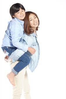 おんぶの写真素材 写真素材なら 写真ac 無料 フリー ダウンロードok