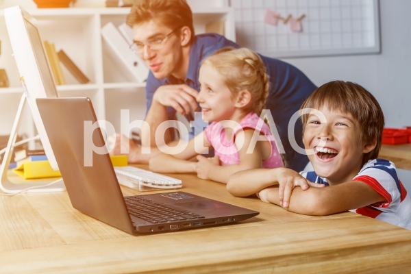 STEM教育を学ぶ子供65 STEM教育を学ぶ子供65の写真