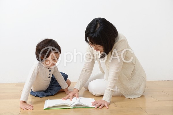 母と子 読書20 母と子 読書20の写真