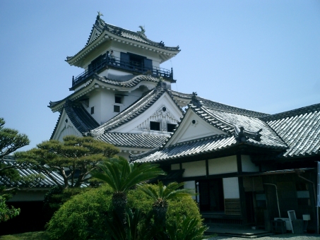 高知城天守閣と本丸御殿 高知城天守閣と本丸御殿 高知城天守閣 高知城本丸御殿 高知城 高知