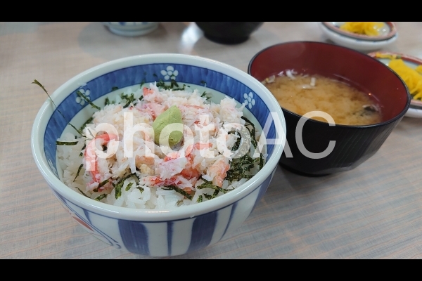 函館朝市のカニ丼 函館朝市のカニ丼の写真