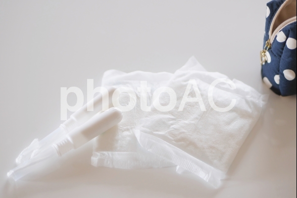 生理用品と携帯ポーチ 生理用品と携帯ポーチの写真