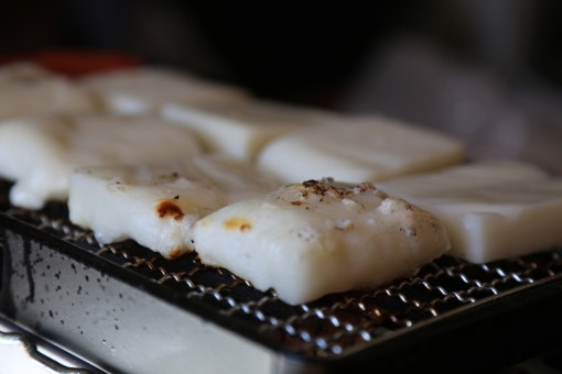 もち 焼き 焼く 焼き餅 網 正月 食べ物 食品 新年 バーベキュー 網焼き 白 コゲ おせち 雑煮 コンロ