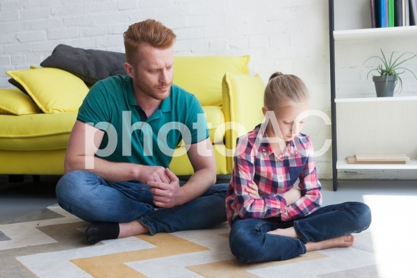怒る娘とお父さん4 怒る娘とお父さん4の写真