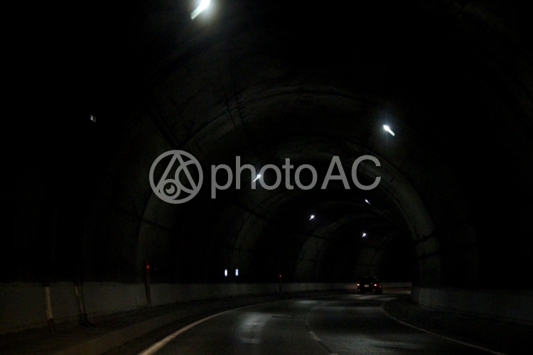 暗いトンネル カーブ No 4030 写真素材なら 写真ac 無料 フリー ダウンロードok