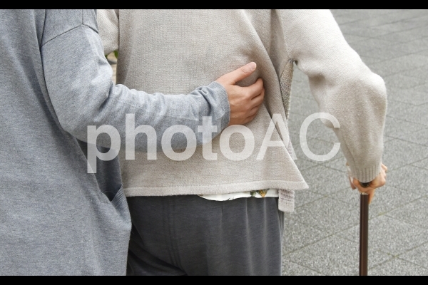 高齢者の介護 転倒を防ぐ 高齢者の介護 転倒を防ぐの写真