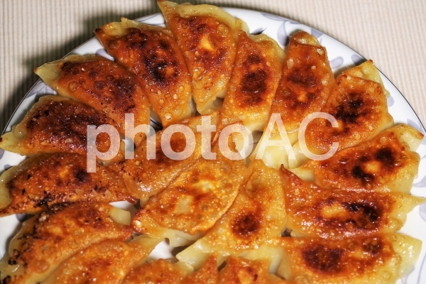 餃子(焼き上がり) 餃子(焼き上がり)の写真
