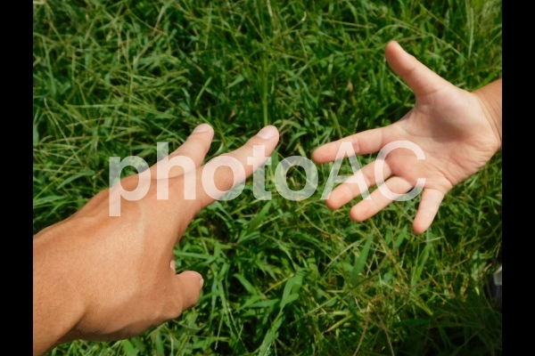 草場でじゃんけん 草場でじゃんけんの写真