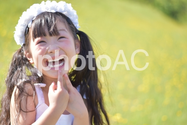 お花とドレスの女の子 お花とドレスの女の子の写真