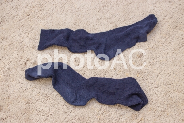 脱ぎ捨てられた靴下 脱ぎ捨てられた靴下の写真