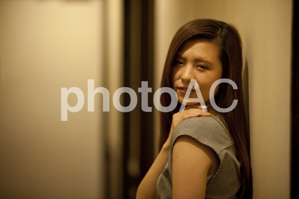 ポーズをとる女性 z120 ポーズをとる女性 z120の写真