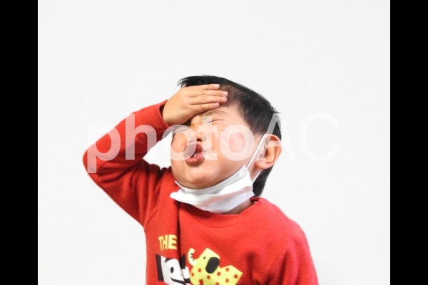 熱がある子ども 熱がある子どもの写真