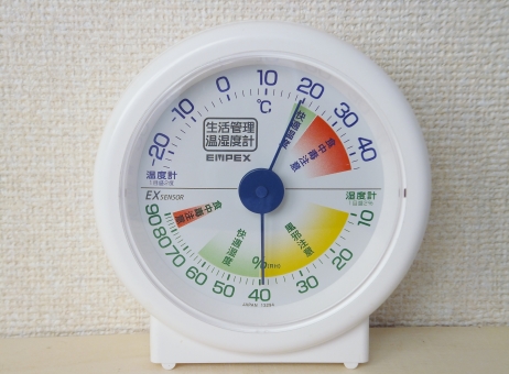 湿度計 湿度 % パーセント 計る 計器 アナログ 目盛り 卓上 小型 体調管理 空調 管理 風邪対策 風邪予防 健康 美容 食中毒 保温 インフルエンザ 梅雨 気温 ℃ 温度計 温度 乾く 乾燥 ジメジメ じめじめ むしむし ムシムシ 蒸す 湿気 湿気対策 お風呂場 浴室 暑い 寒い 健康管理 乾き 保湿