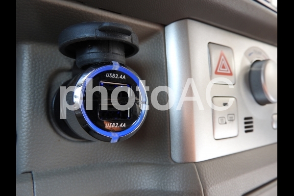 シガーソケット usb シガーソケット usbの写真