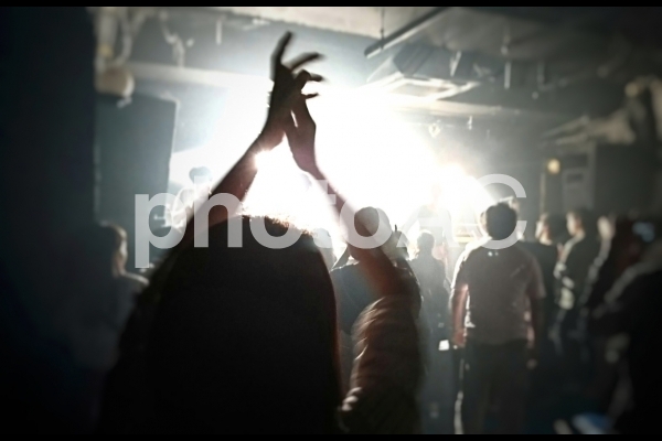 ライブで拍手 ライブで拍手の写真