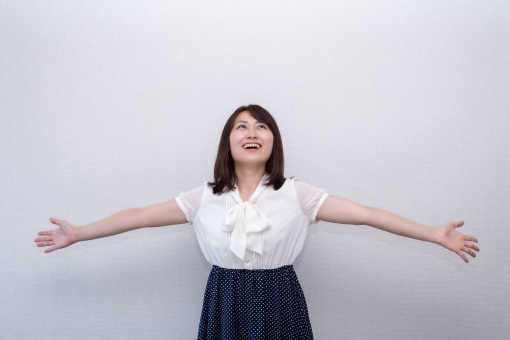 腕を広げるの写真素材 写真素材なら 写真ac 無料 フリー ダウンロードok